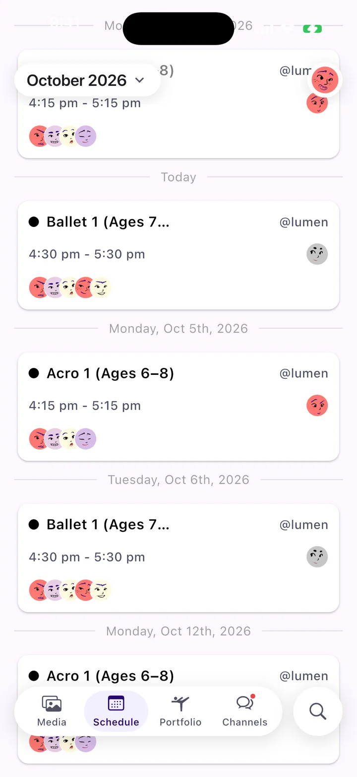 A family's weekly class schedule in the Tendu Parent app